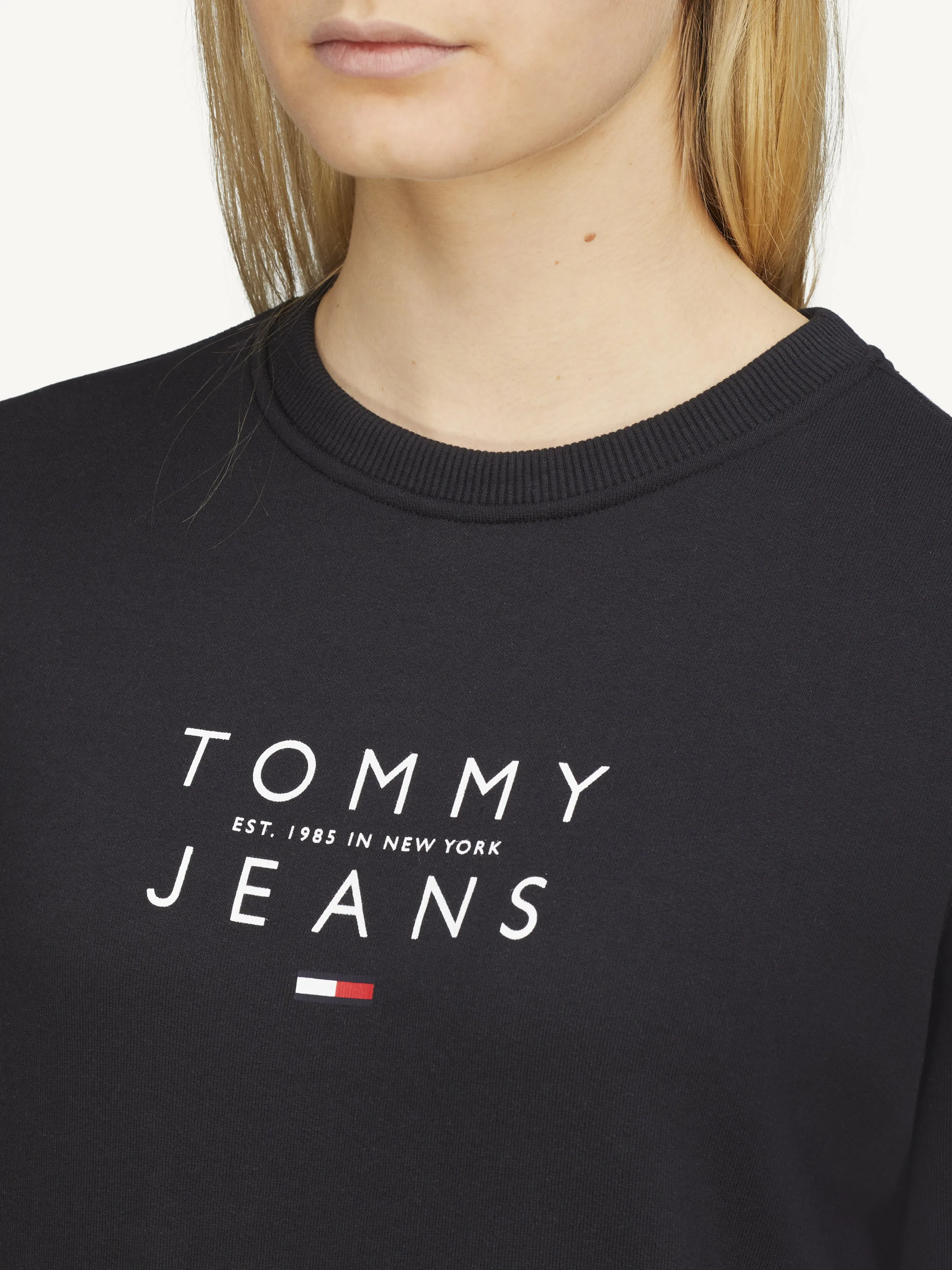 Essential Logo Sweatshirt | Sweatshirts & Hoodies | Tommy Hilfiger